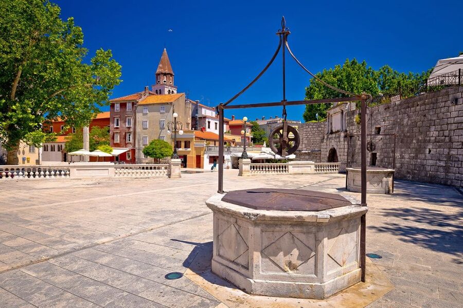 Zadar: Old Town Evening Group Guided Walking Tour - Why an evening walk suits Zadar