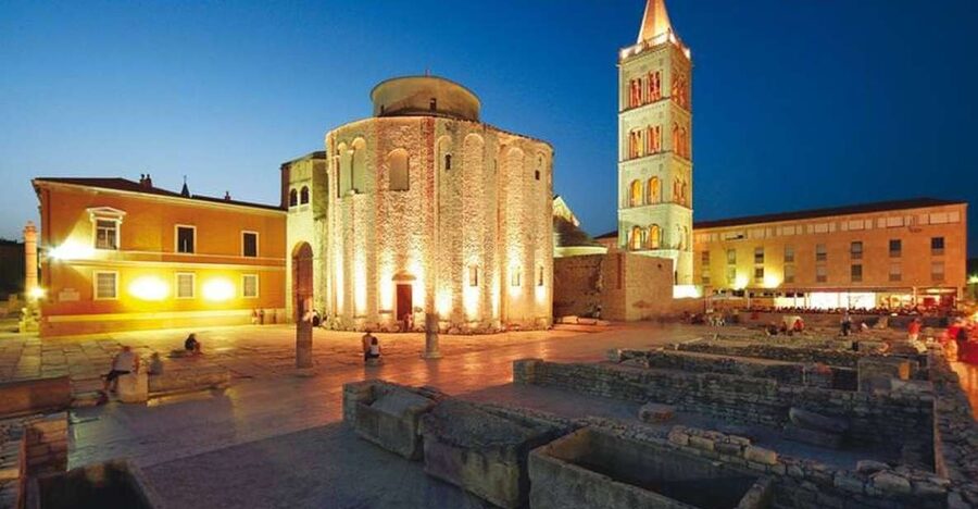 Zadar: Old Town Evening Group Guided Walking Tour - Five Wells Square and the old town setting