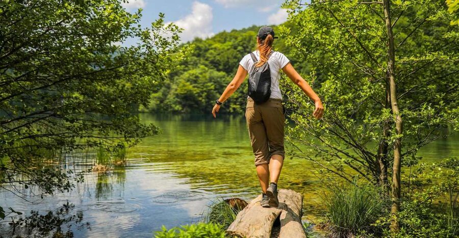 Zadar: Plitvice Lakes Full-Day Guided Tour with a Boat Ride - Entering the Upper Lakes
