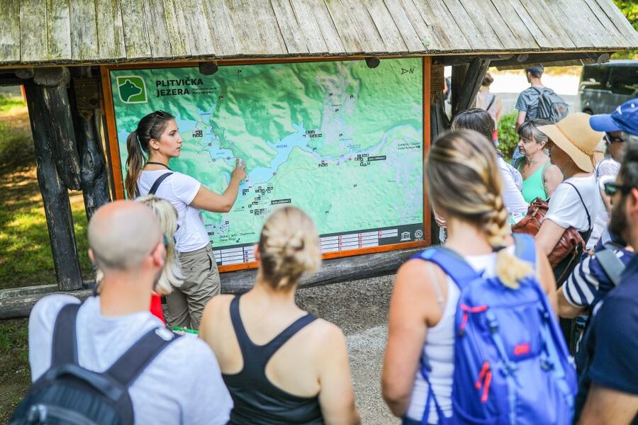 Zadar: Plitvice Lakes Full-Day Guided Tour with a Boat Ride - Kozjak Lake and the electric boat ride