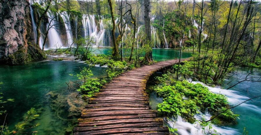 Zadar: Plitvice Lakes Guided Day Tour with Tickets - Key points to know before booking