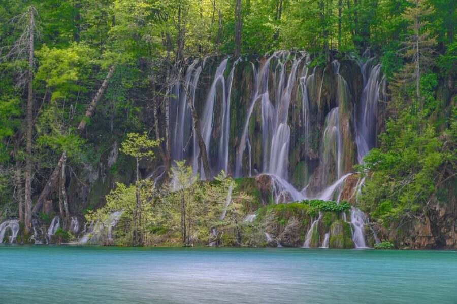 Zadar: Plitvice Lakes Guided Day Tour with Tickets - The café stop makes the early start easier