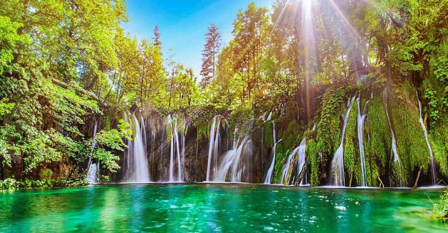 Zadar: Plitvice Lakes with Boat Ride and Zadar Old Town Tour - Four hours among the upper and lower lakes
