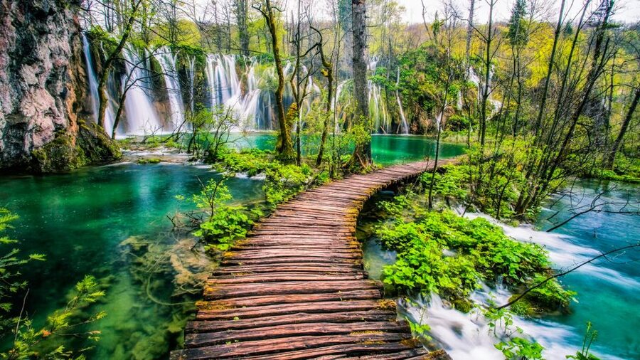 Zadar: Plitvice Lakes with Boat Ride and Zadar Old Town Tour - Who will get the most from this tour