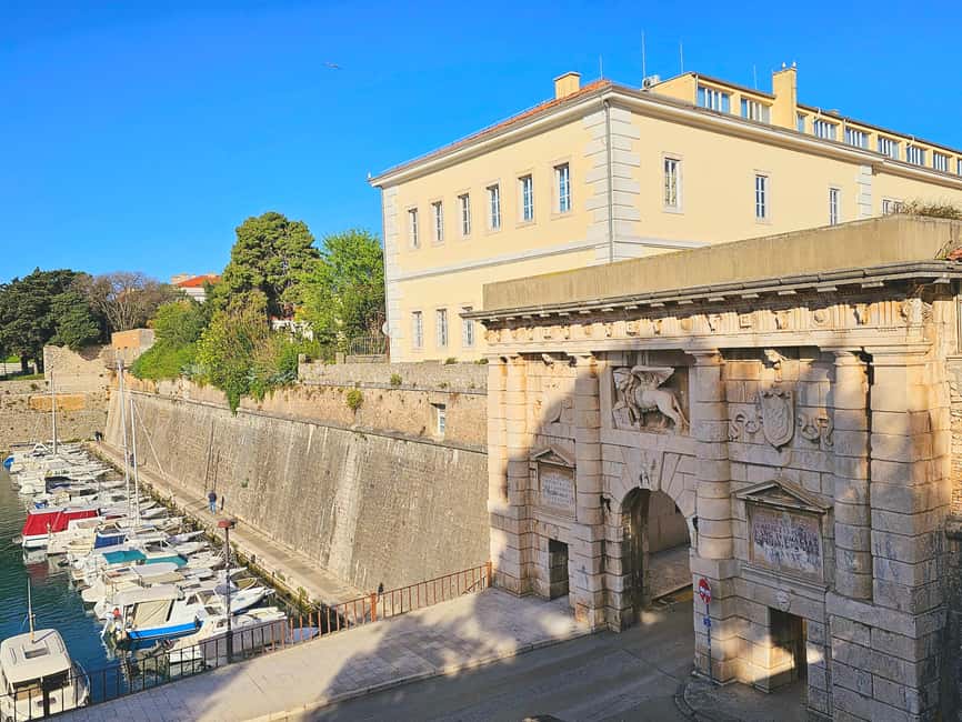 Zadar: Private walking tour through history and modern time - Kalelarga, the broad street through the old city