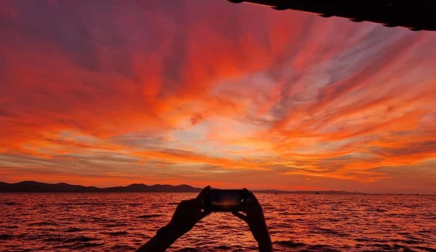 Zadar: Sunset Boat Tour with Aperol Spritz - Starting beside Foša and the Land Gate