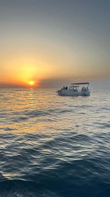 Zadar: Sunset boat tour with champagne - Leaving from the INA pier in Zadar