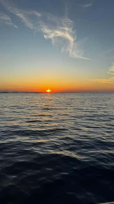 Zadar: Sunset boat tour with champagne - Foša harbor and the change from day to night