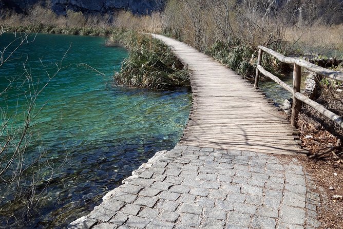 Zadar to Plitvice lakes: Guided tour with pre-booked tickets - Choosing Route B or Route C