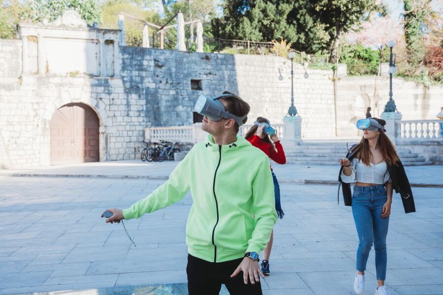 Zadar: Virtual Reality Guided History Walking Tour - Entering St. Chrysogonus’ Church virtually