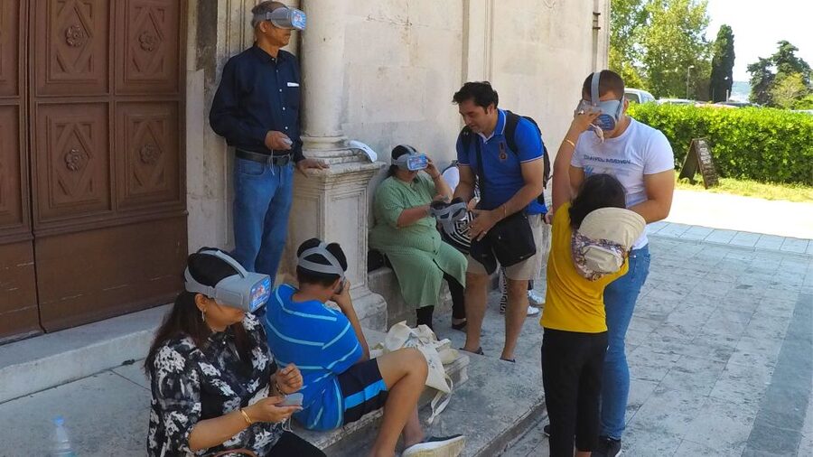 Zadar: Virtual Reality Guided History Walking Tour - Finding the old market on the modern map